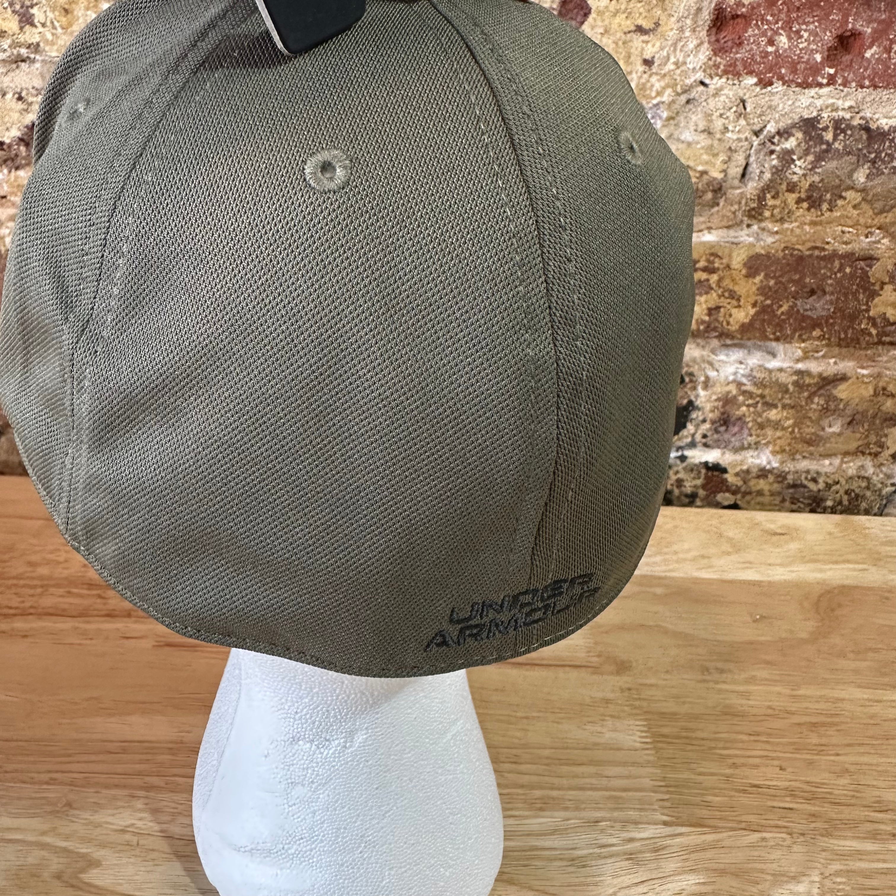 Under Armour UA Men's Green w/black logo Classic Fit L/XL Cap Hat NWT
