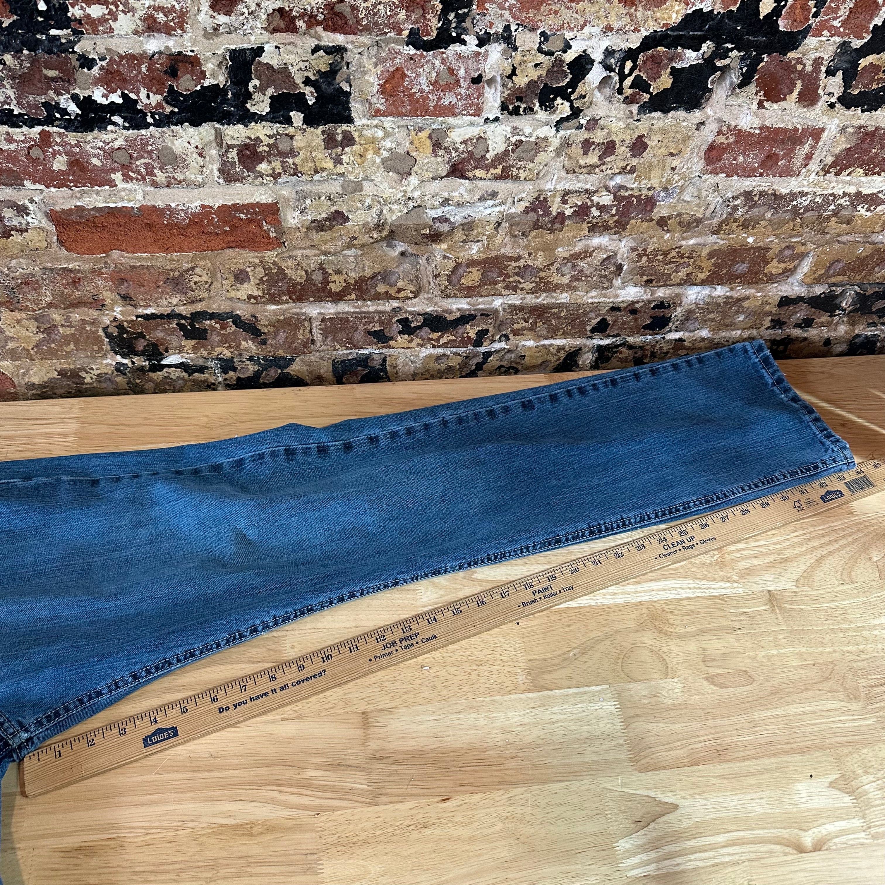 Cinch Mens 32x34 Blue Jeans *worn