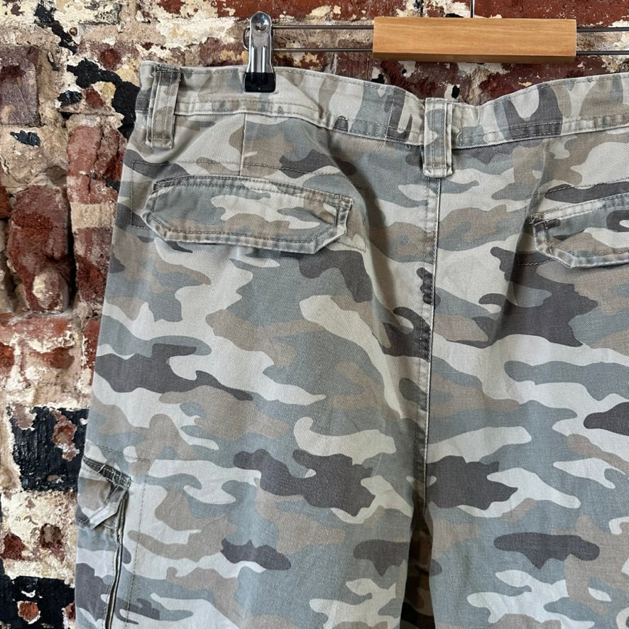 Faded Glory Camo Cargo Shorts Mens 40