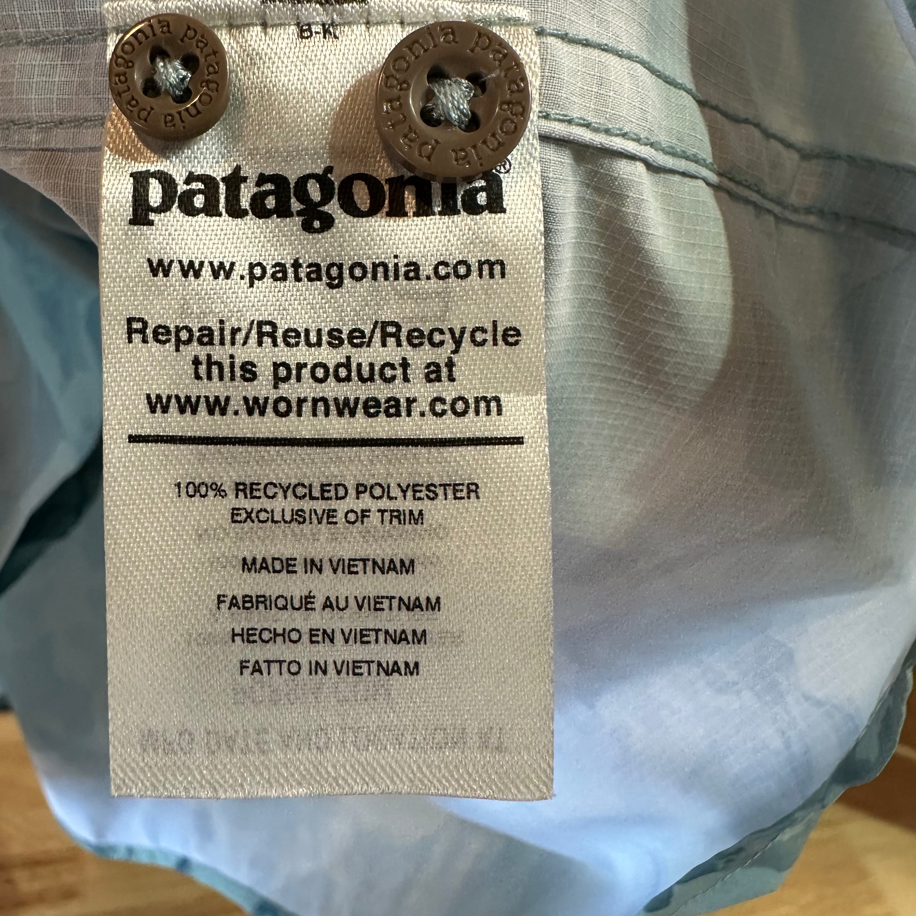 Patagonia Mens XL Long Sleeve Button Vented Blue