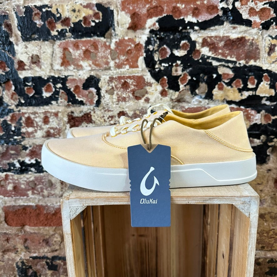Oluaki Tradewinds Mens 10 Yellow Shoes NEW