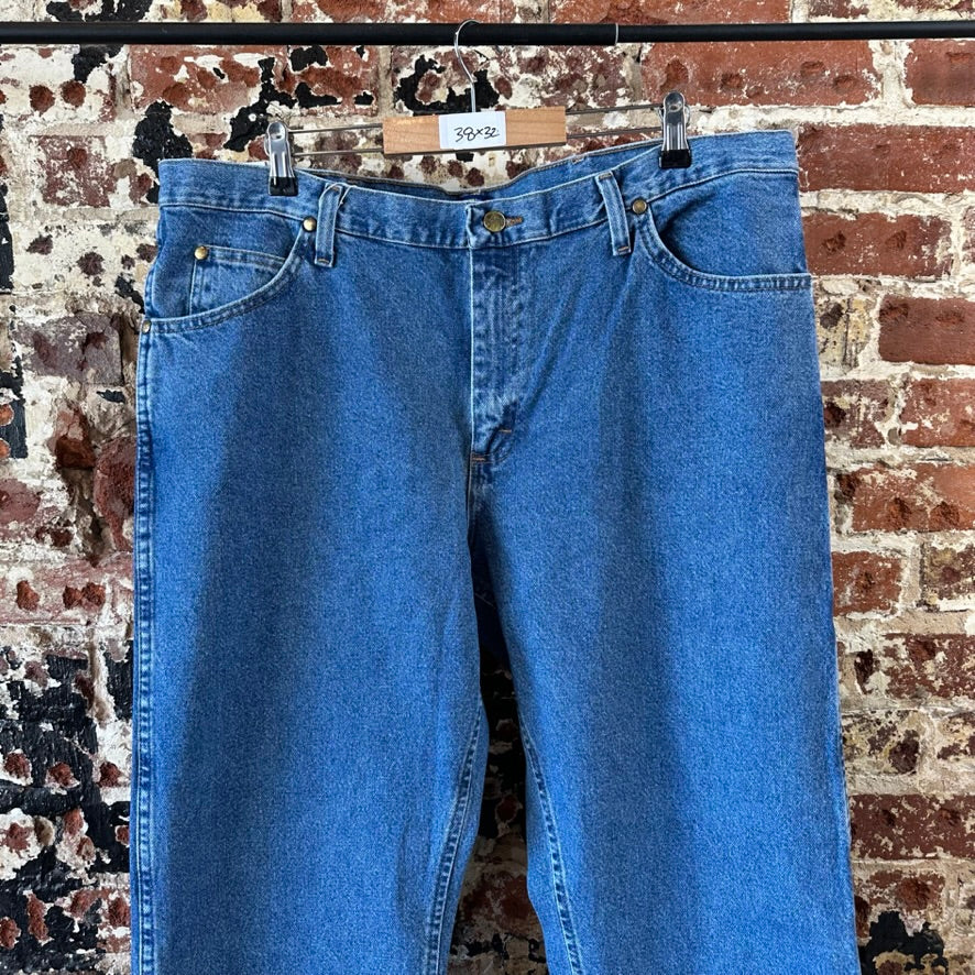 Wrangler Mens 38x32 Blue Jeans NEW