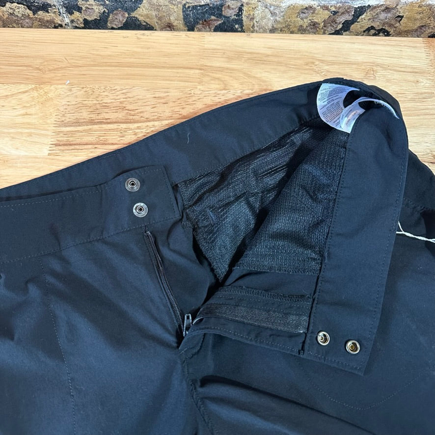 Columbia Womens 16 Black Capris