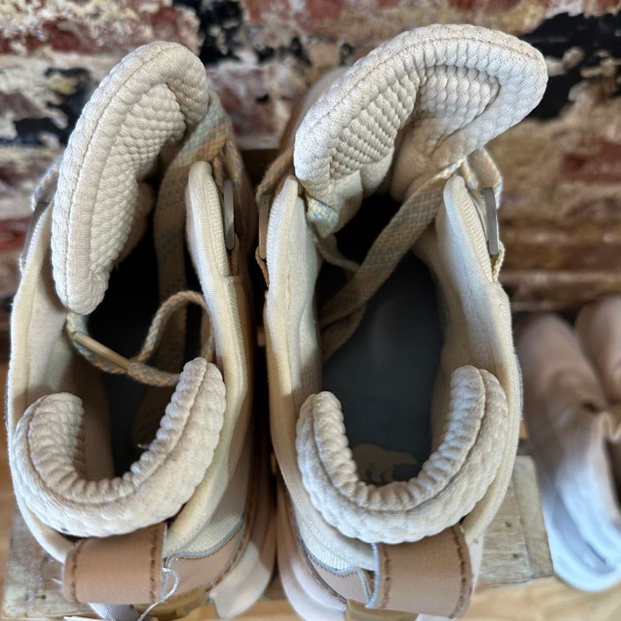 Sorel Woman's 9 Tan Boots
