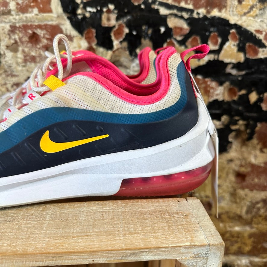 Nike Womens 8.5 Shoes