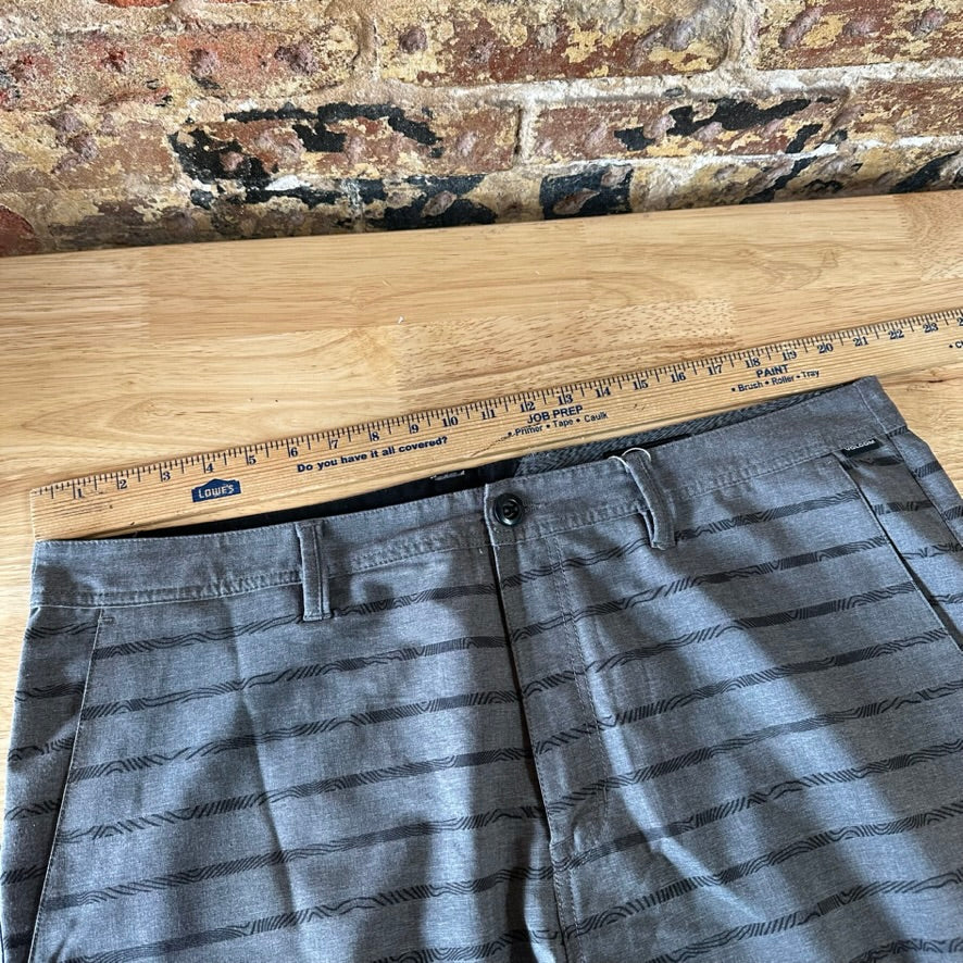 Volcom Shorts Mens 40