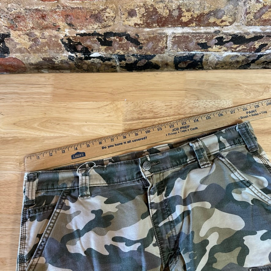 Carhartt Cargo Camo Shorts Mens 36