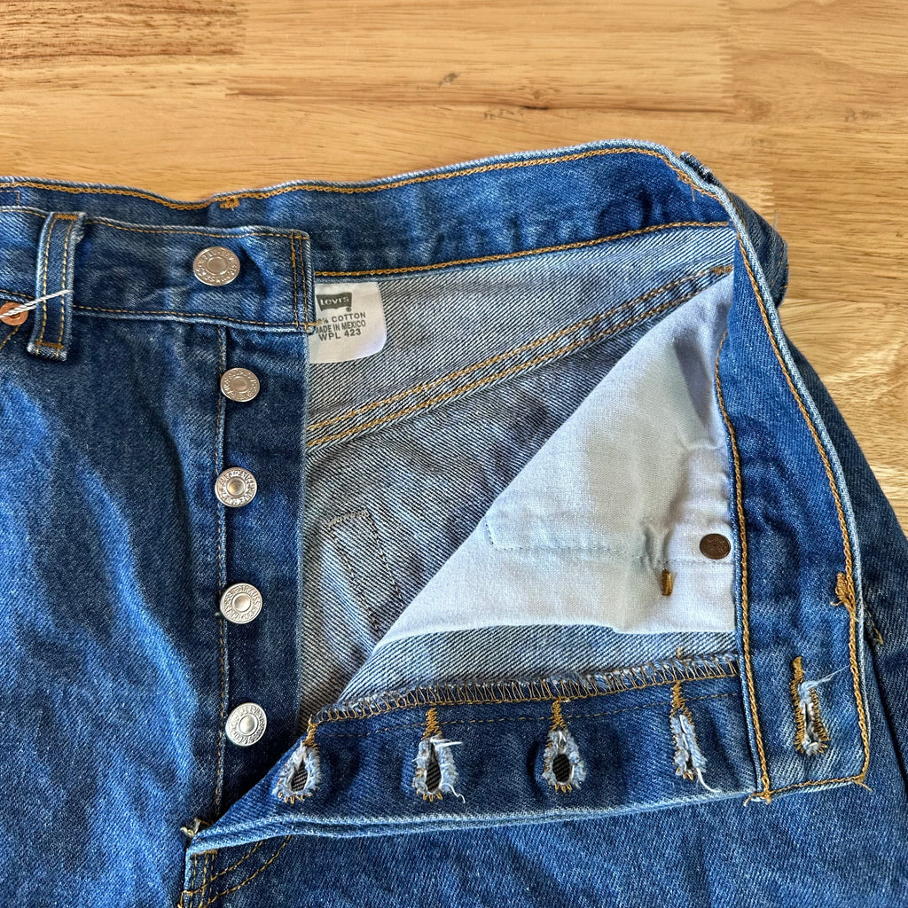 Levi's 501 Cut Off Denim Blue Jean Shorts Womens 32 - 30x7" inseam