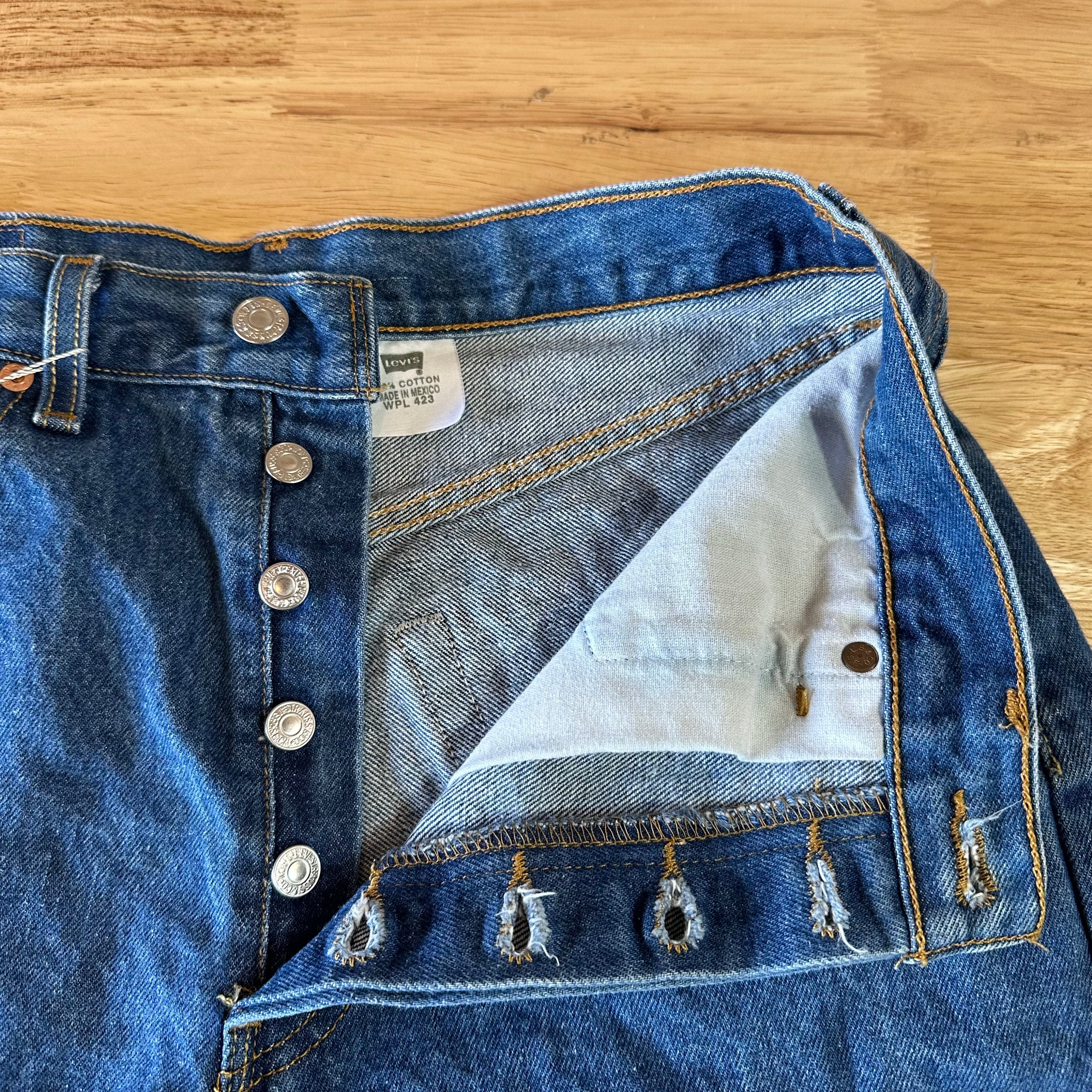 Levi's 501 Cut Off Denim Blue Jean Shorts Womens 32 - 30x7" inseam