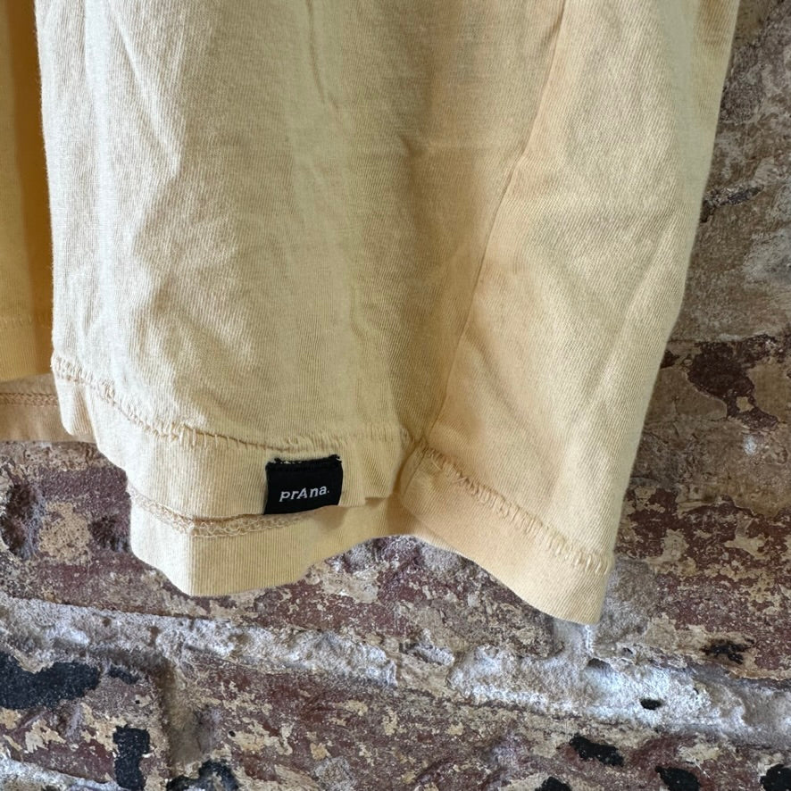 prAna Mens T-Shirt Size XL Yellow Short Sleeve Sunset Sessions So California