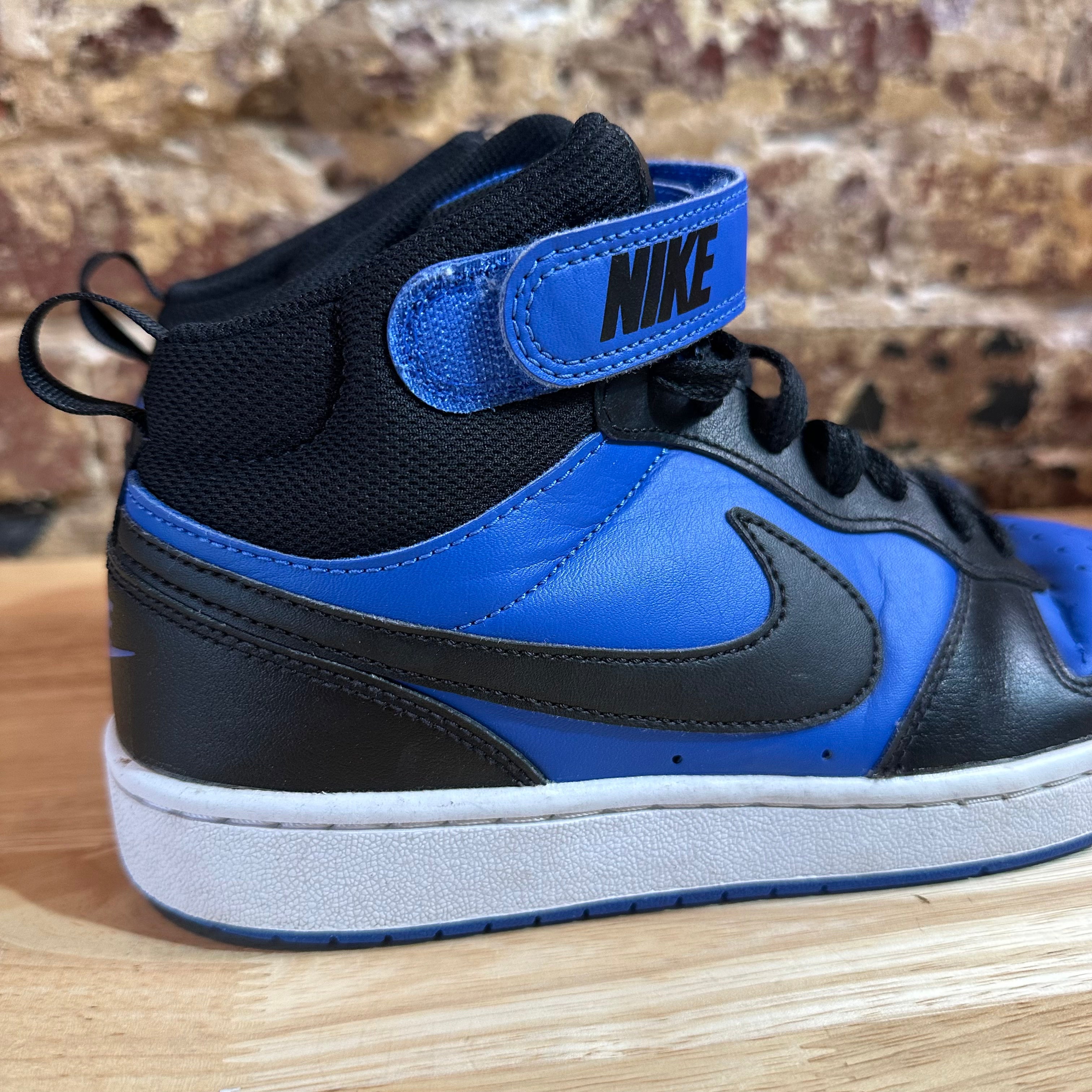 Nike Boys size 6.5