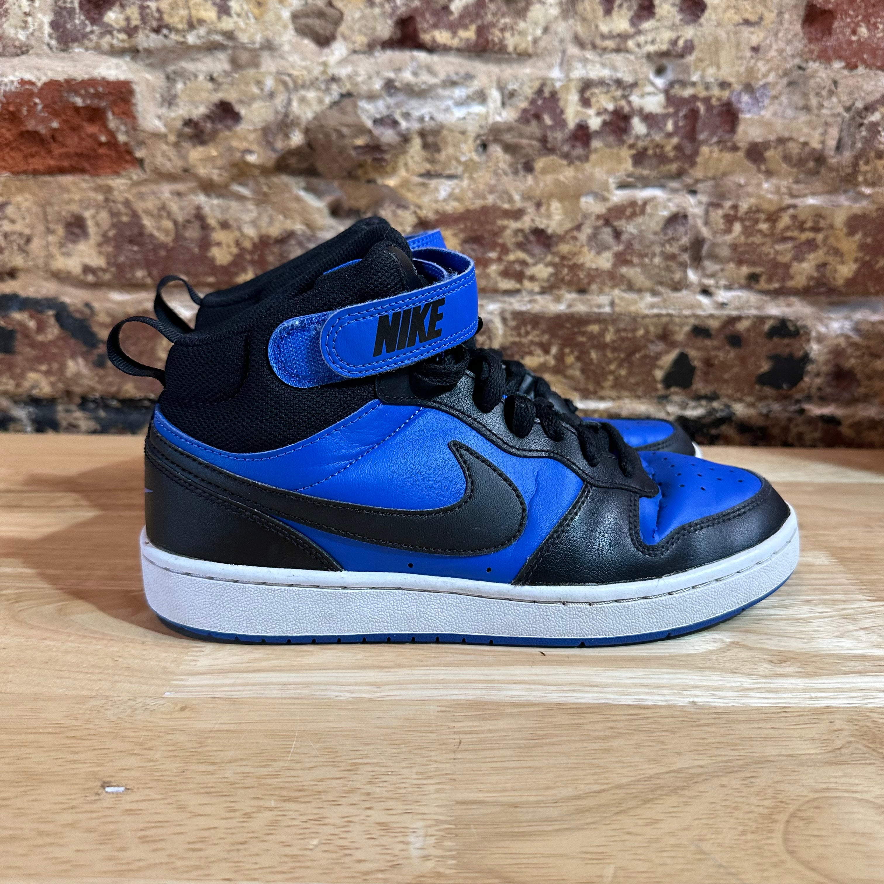 Nike Boys size 6.5