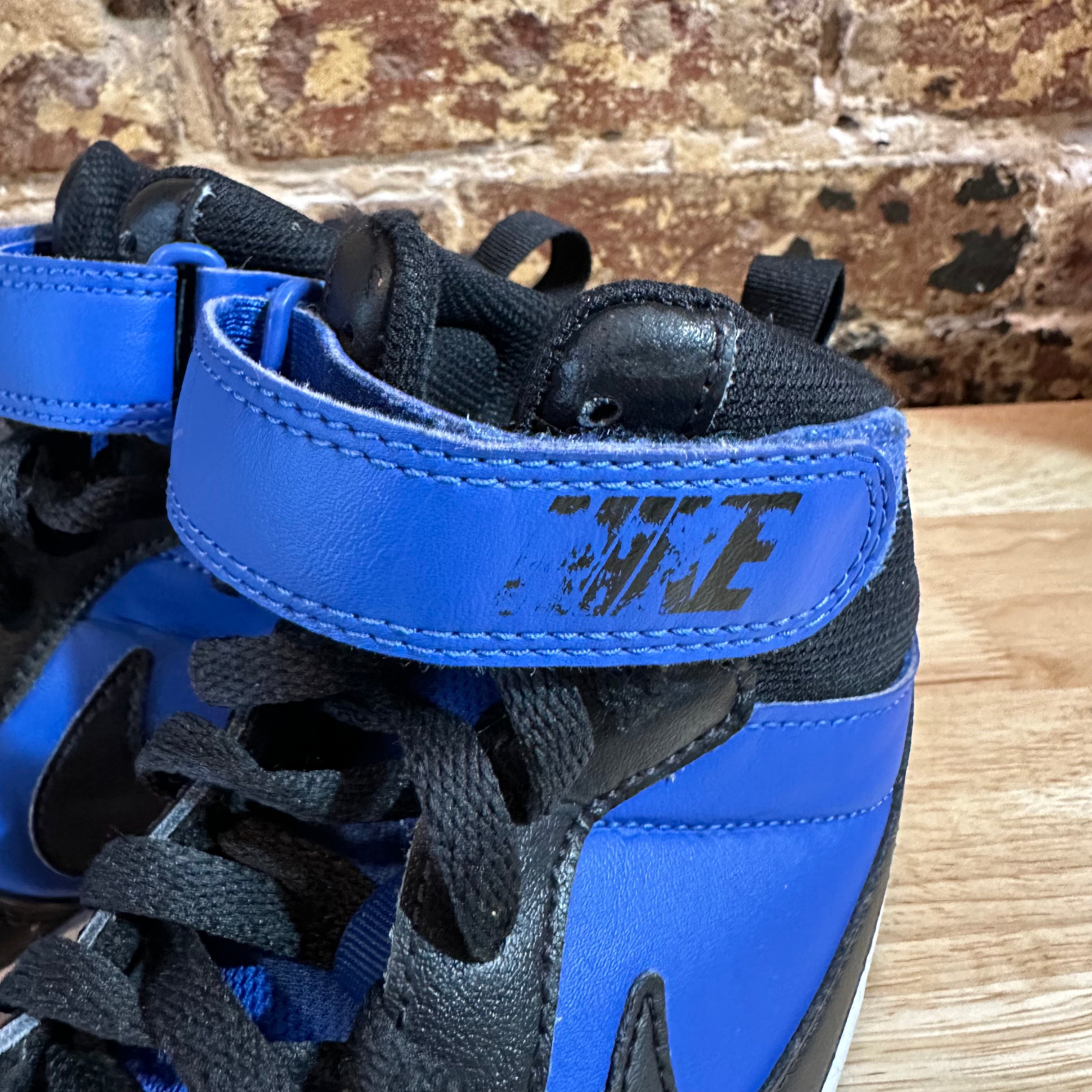 Nike Boys size 6.5