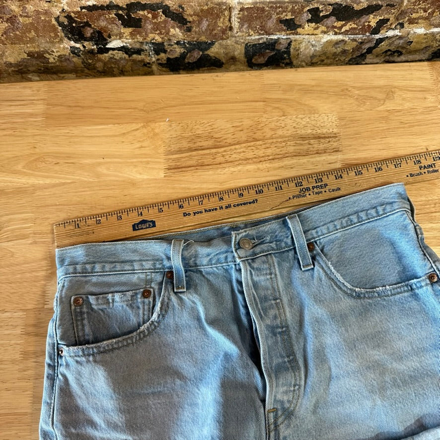 Levi's Cut Off Denim Jean Shorts Womens 31