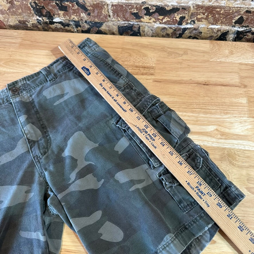 Plugg Mens 34 Camo Cargo Shorts