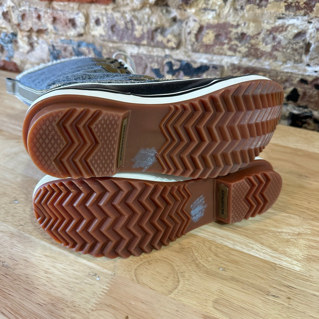 Sorel Tivoli High ll Snow Boots Woman's Winter Boot Grey Black Size 6