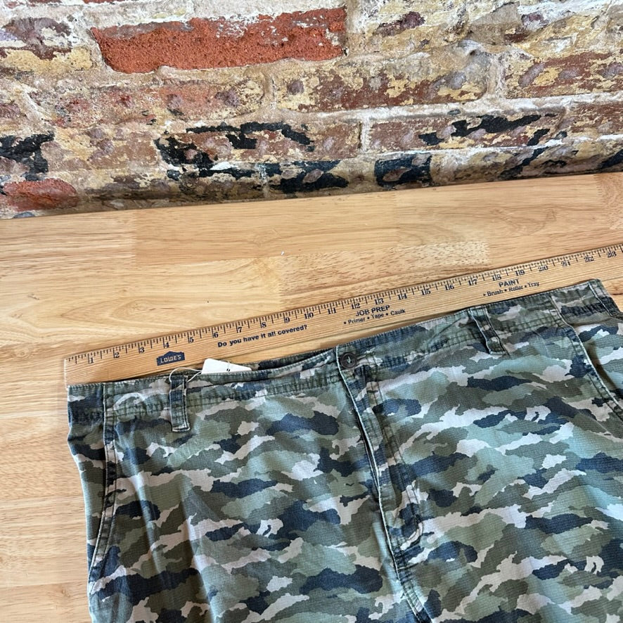 Magellan Camo Shorts Mens 42