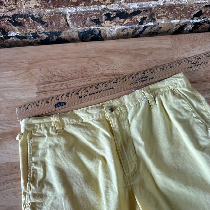 Columbia Mens 34 Yellow Shorts