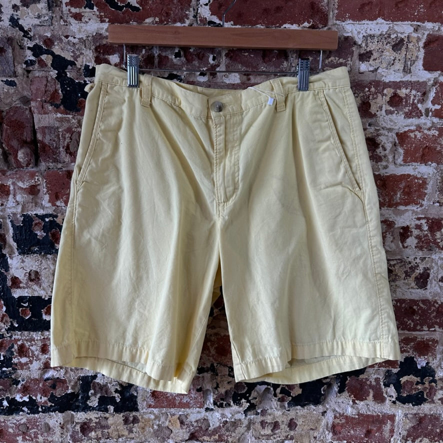 Columbia Mens 34 Yellow Shorts