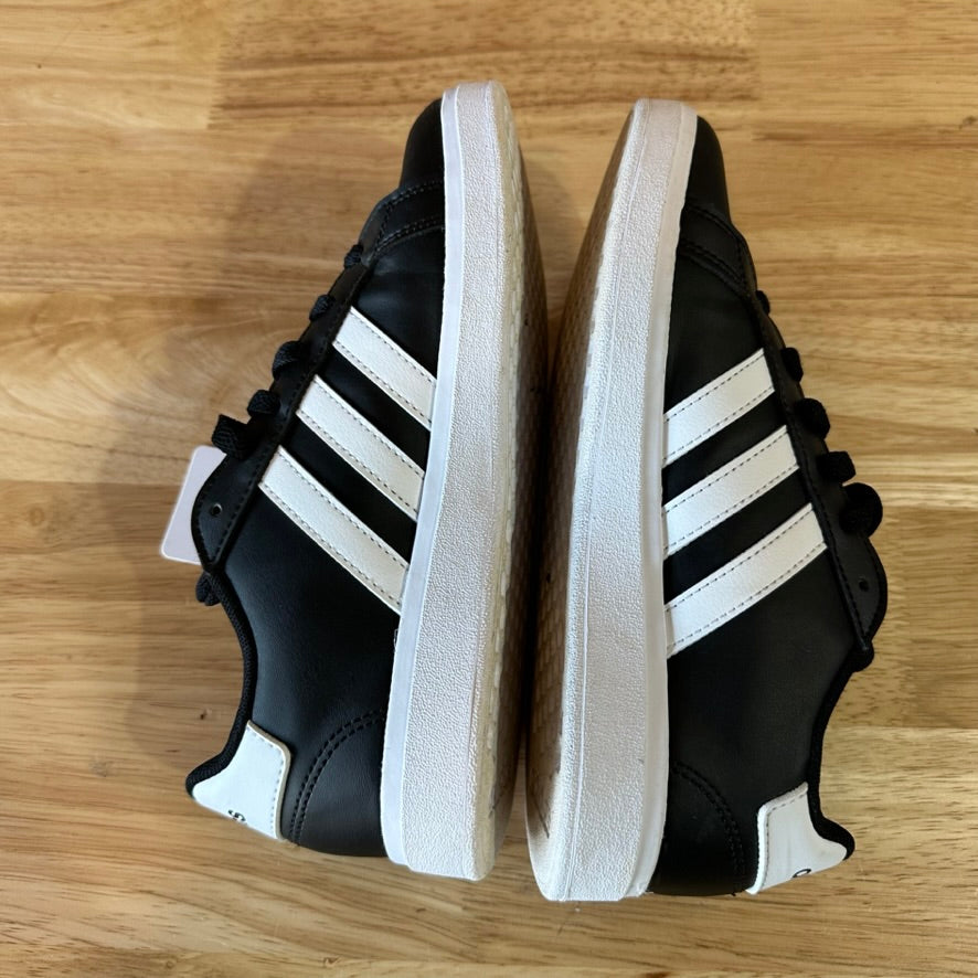 Adidas Youth Sneakers Size 4