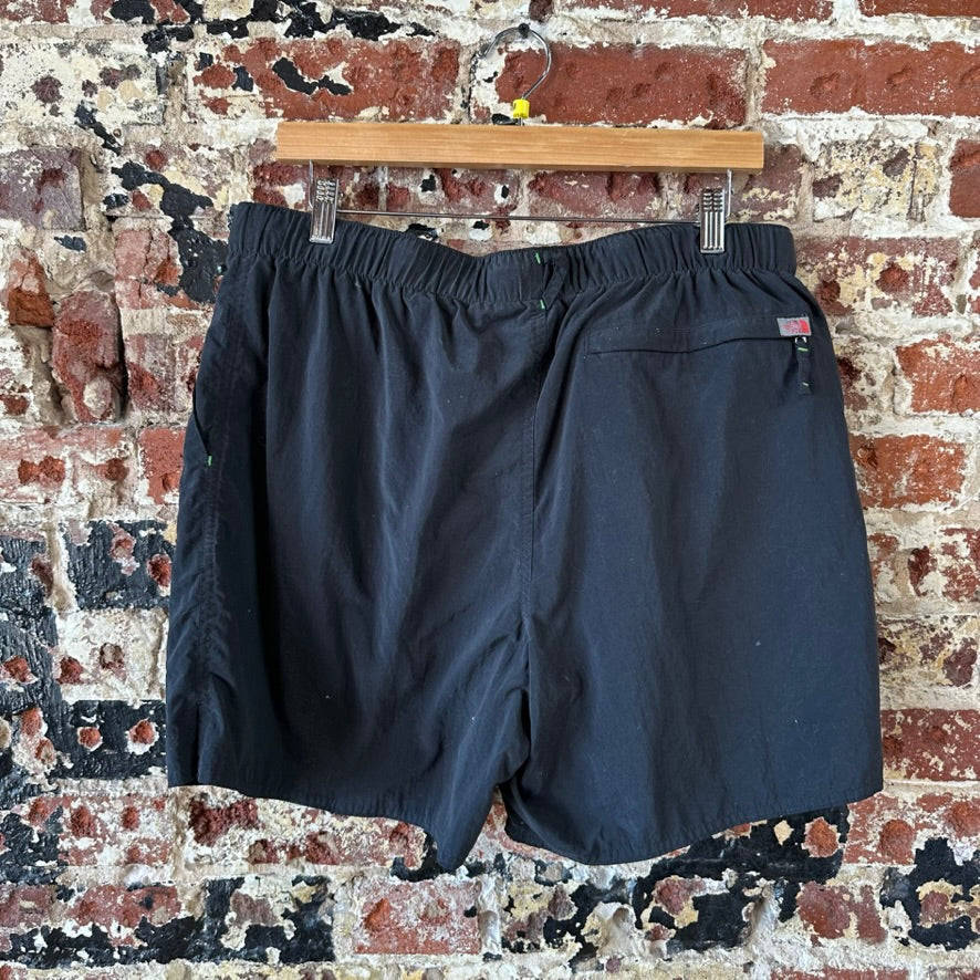 North Face Mens Medium Shorts