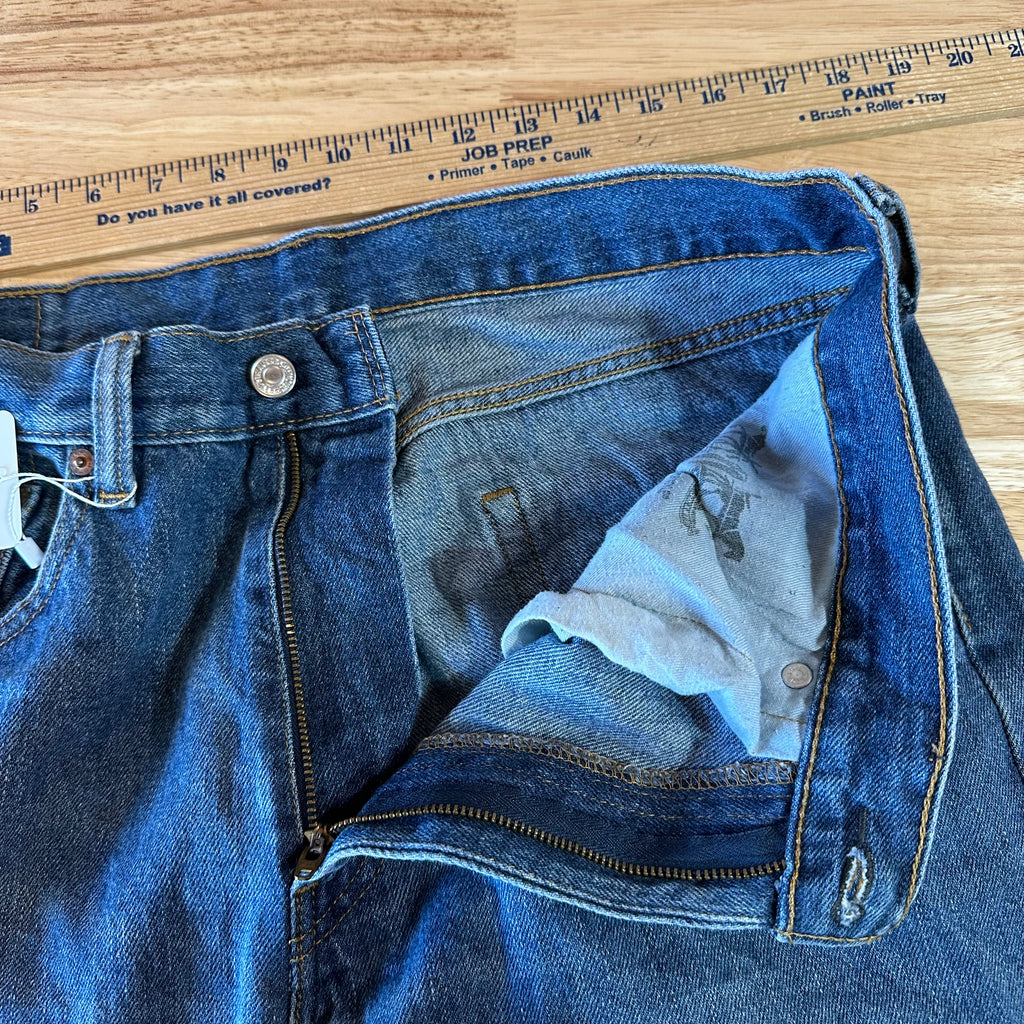 Levis 505 Jeans Mens 34x30 Regular Zip fly Blue denim Levi's