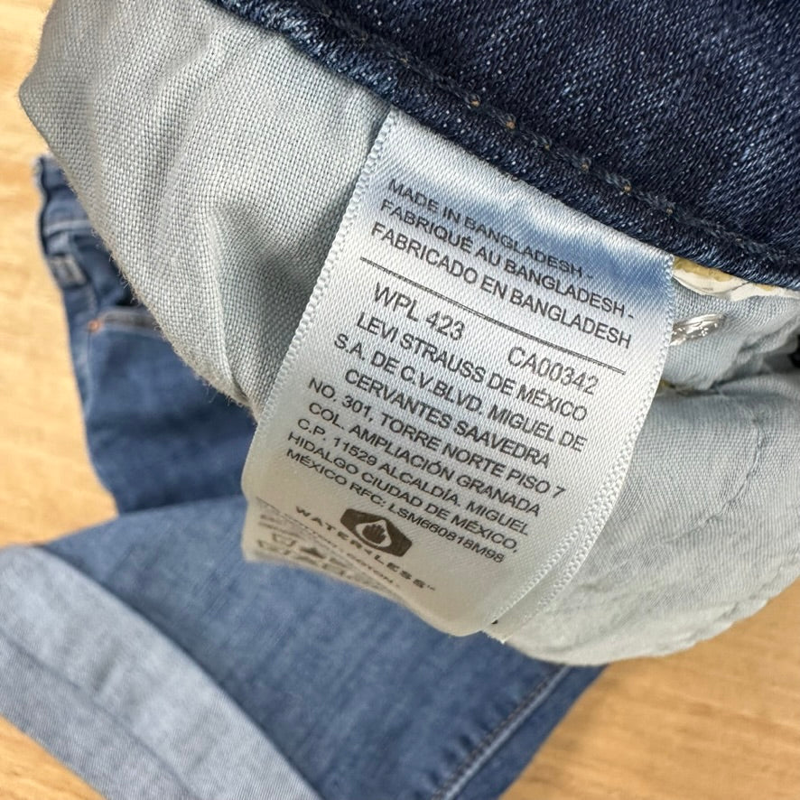 Levi's Cut Off Denim Blue Jean Shorts Womens 8/29 Distressed - 31x8"