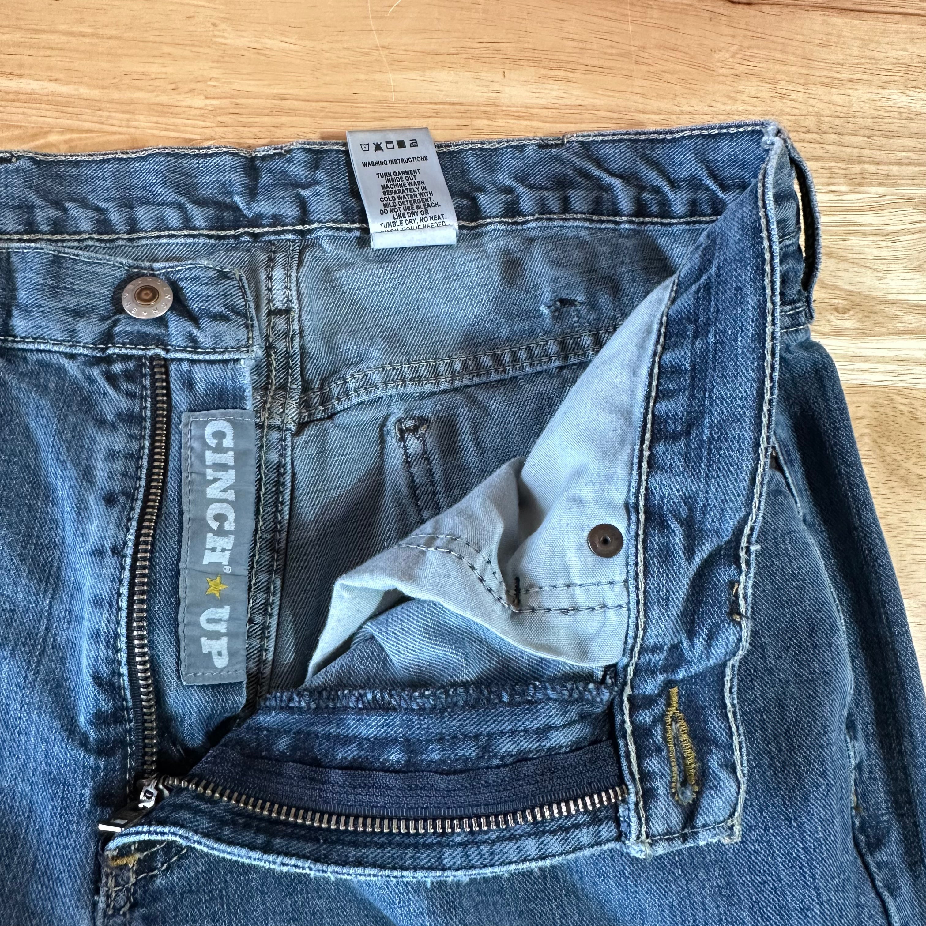 Cinch Mens 32x34 Blue Jeans *worn