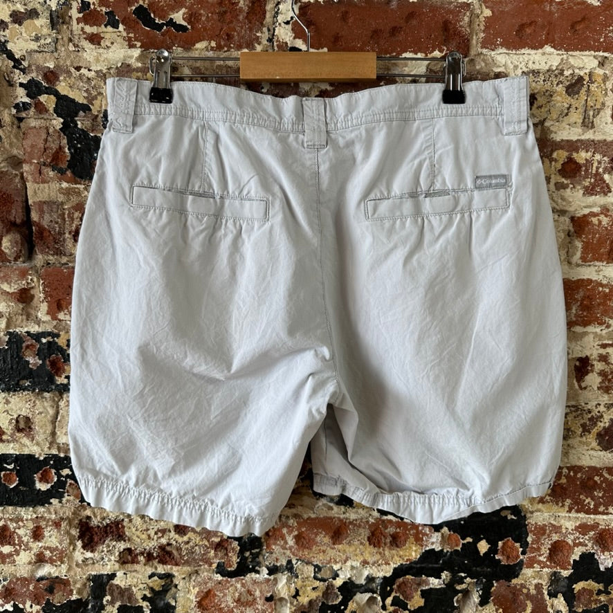 Columbia Mens 34 Tan Shorts