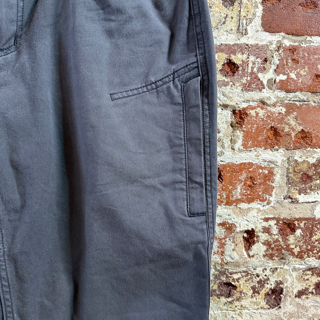 Duluth Trading Womens 8 Gray Pants