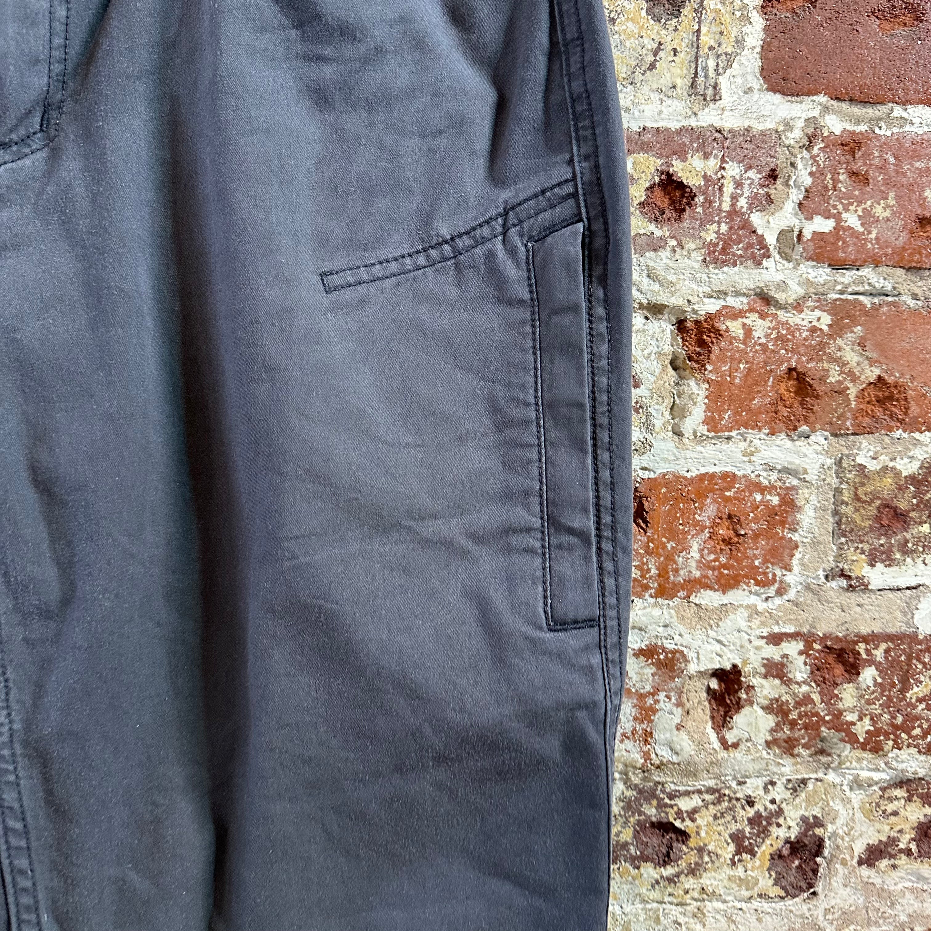 Duluth Trading Womens 8 Gray Pants