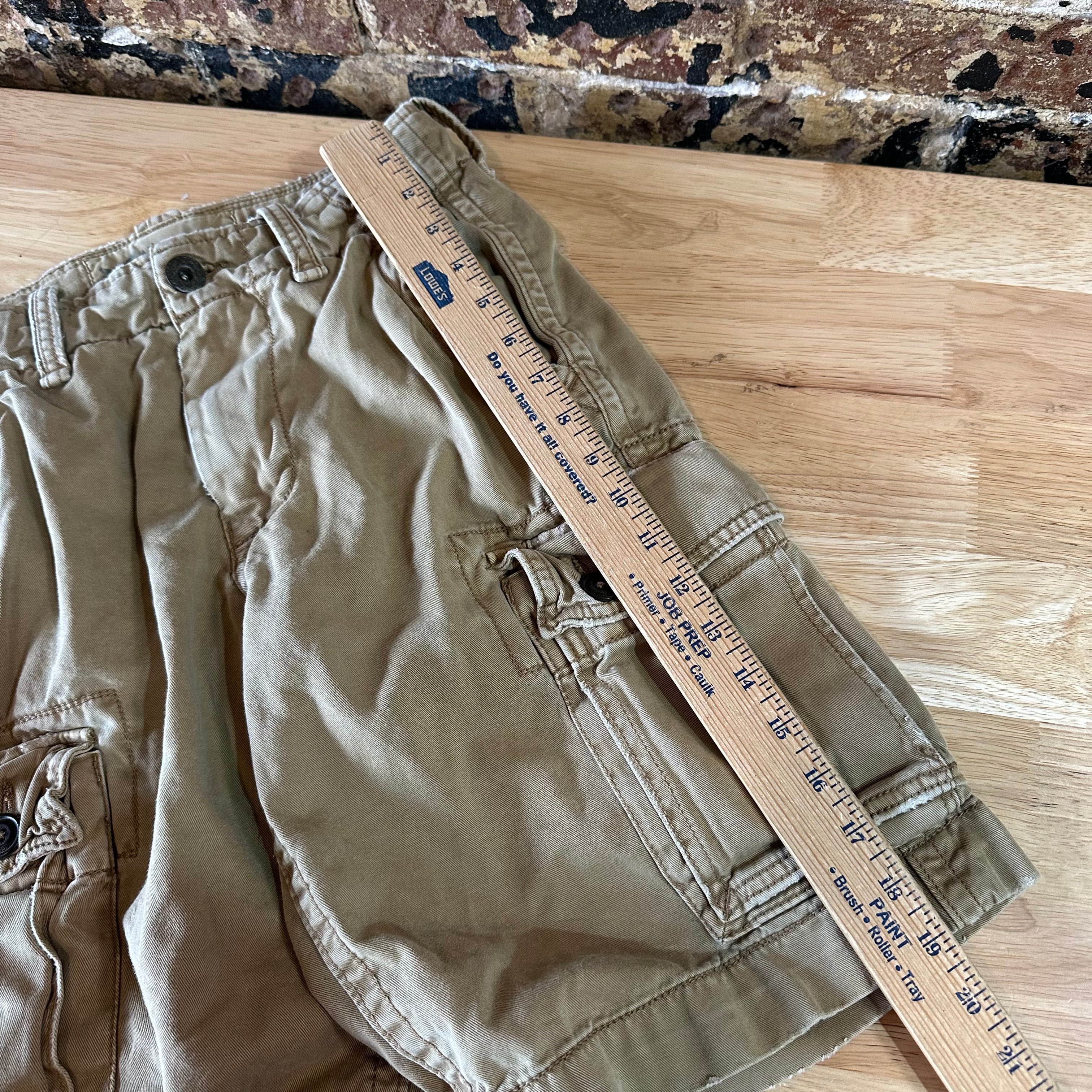 American Eagle Outfitters Classic Cargo Shorts Mens 26 Tan 10.5" inseam