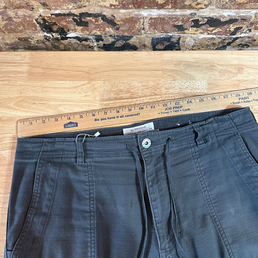 REI Mens 36x30 Gray Pants