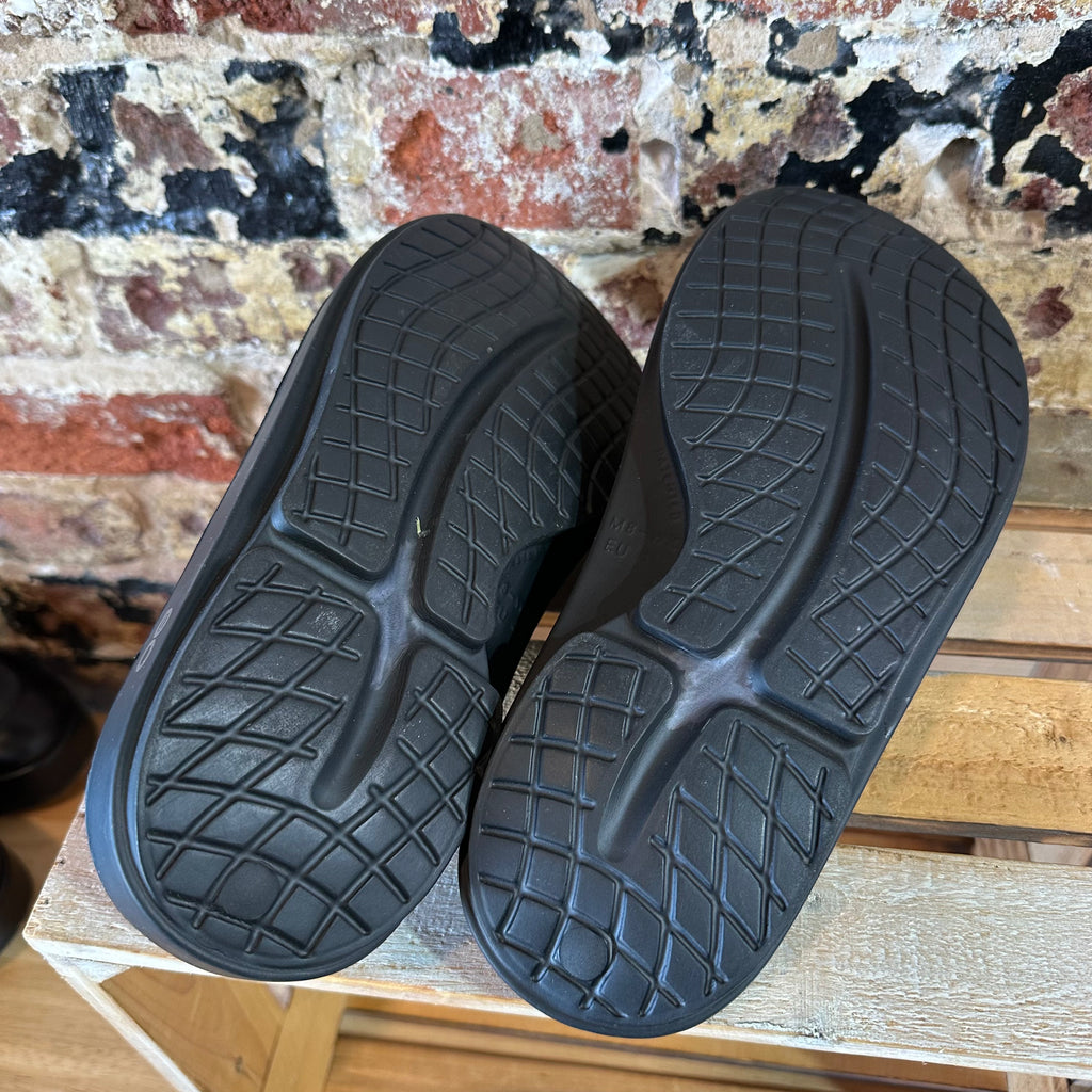 Oofos Mens 8 Womens 10 Black Sandals