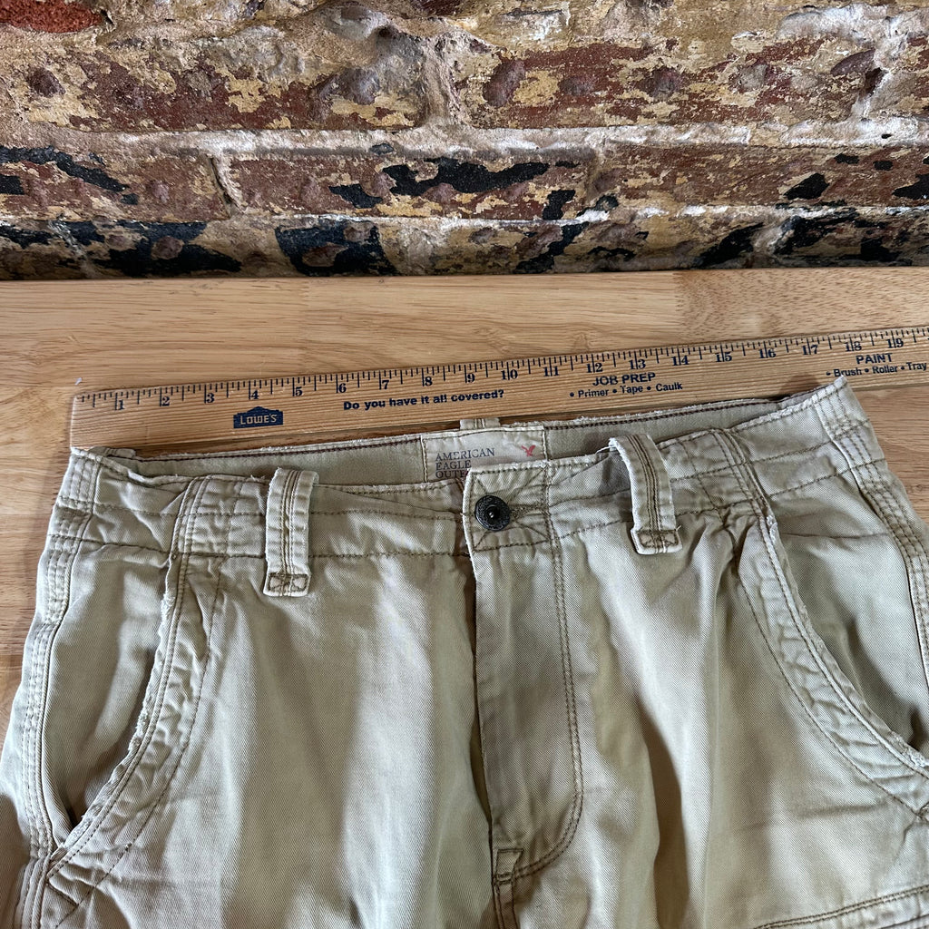 American Eagle Outfitters Classic Length Cargo Shorts Mens 32 Tan 11" inseam