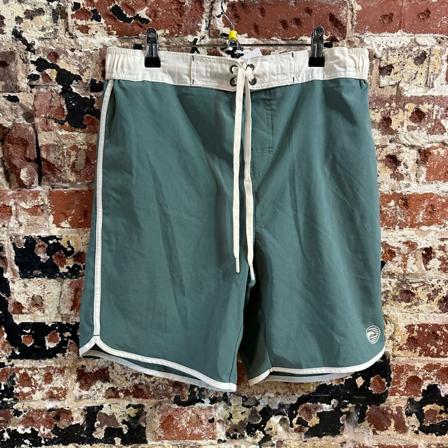 Laguna Mens Medium Shorts