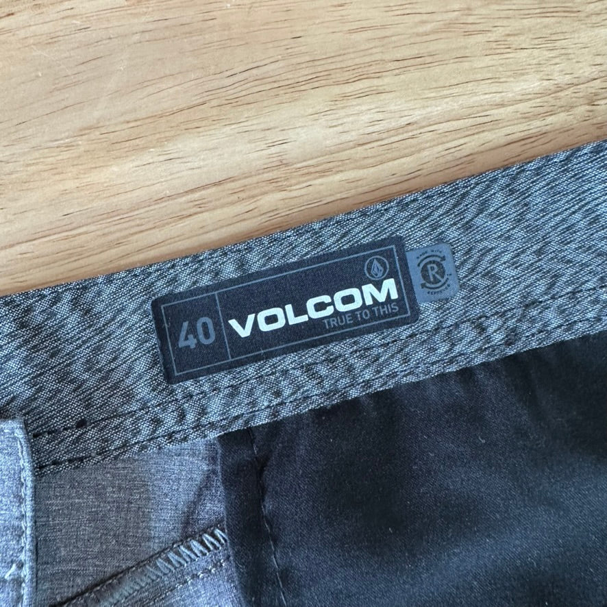 Volcom Shorts Mens 40