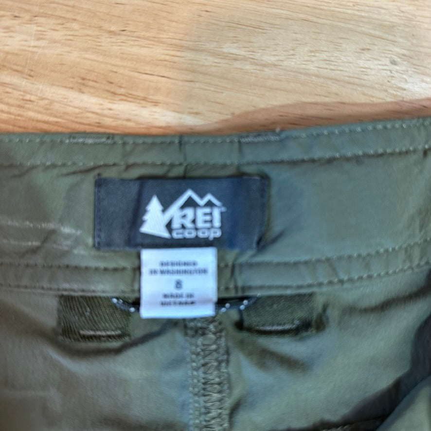 REI Womens 8 Green Shorts