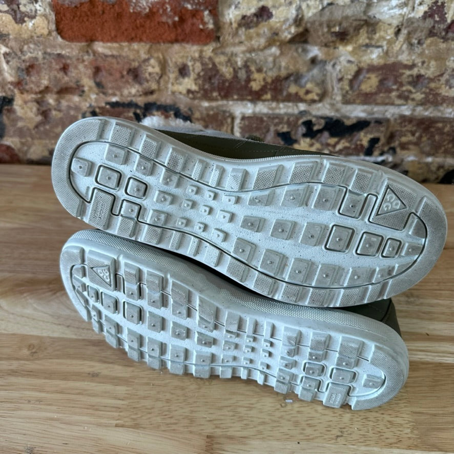 Nike Woodside Chukka 2 537345-200 Boots Womens Light Taupe Olive Faux-Fur 9.5