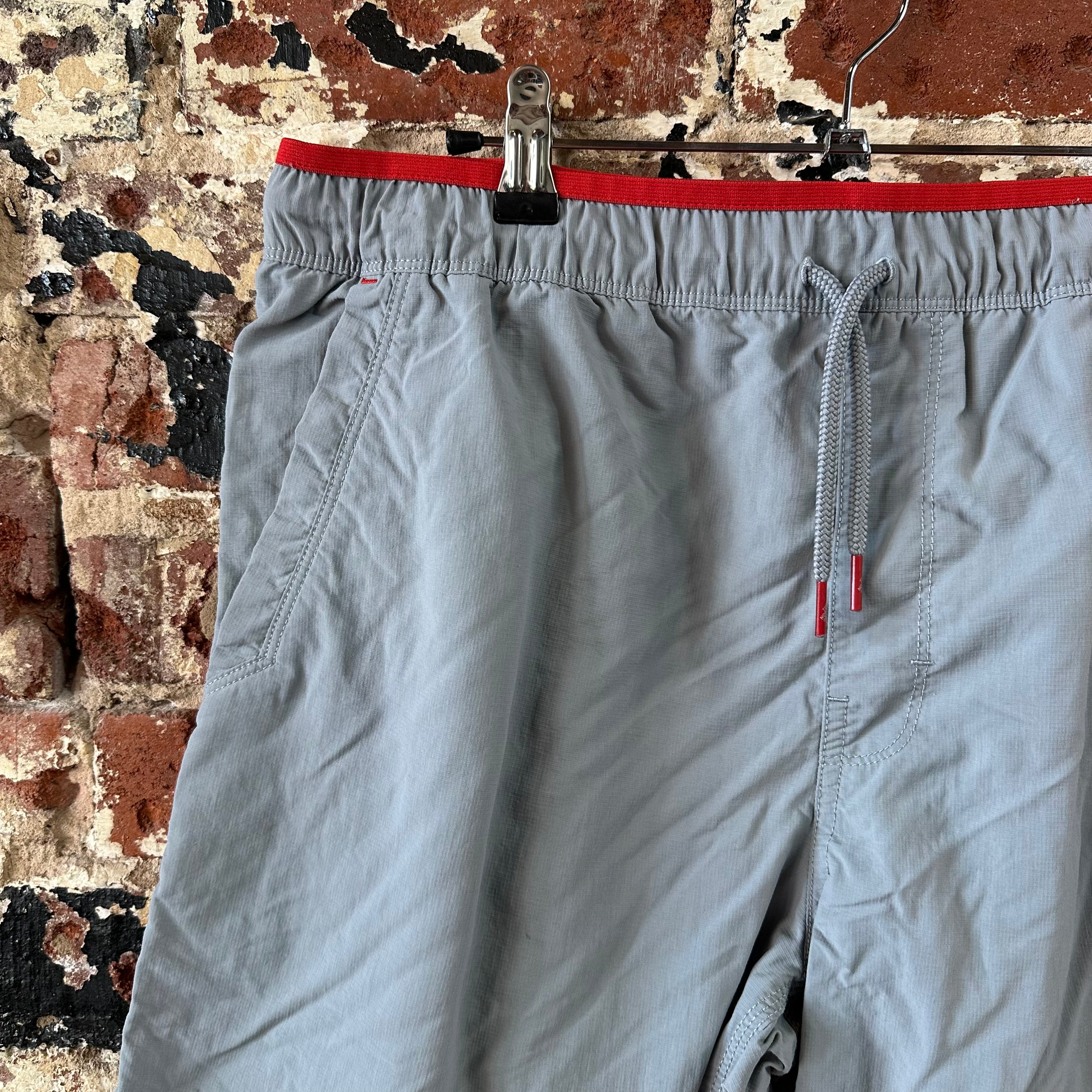 The North Face Shorts Men's Size Large Gray 36x8.5" Casual Gym
