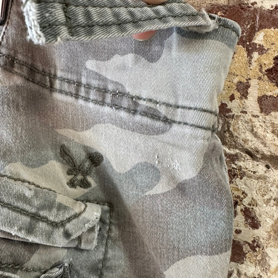 American Eagle Camo Cargo Shorts Men’s 42 Extreme Flex Army