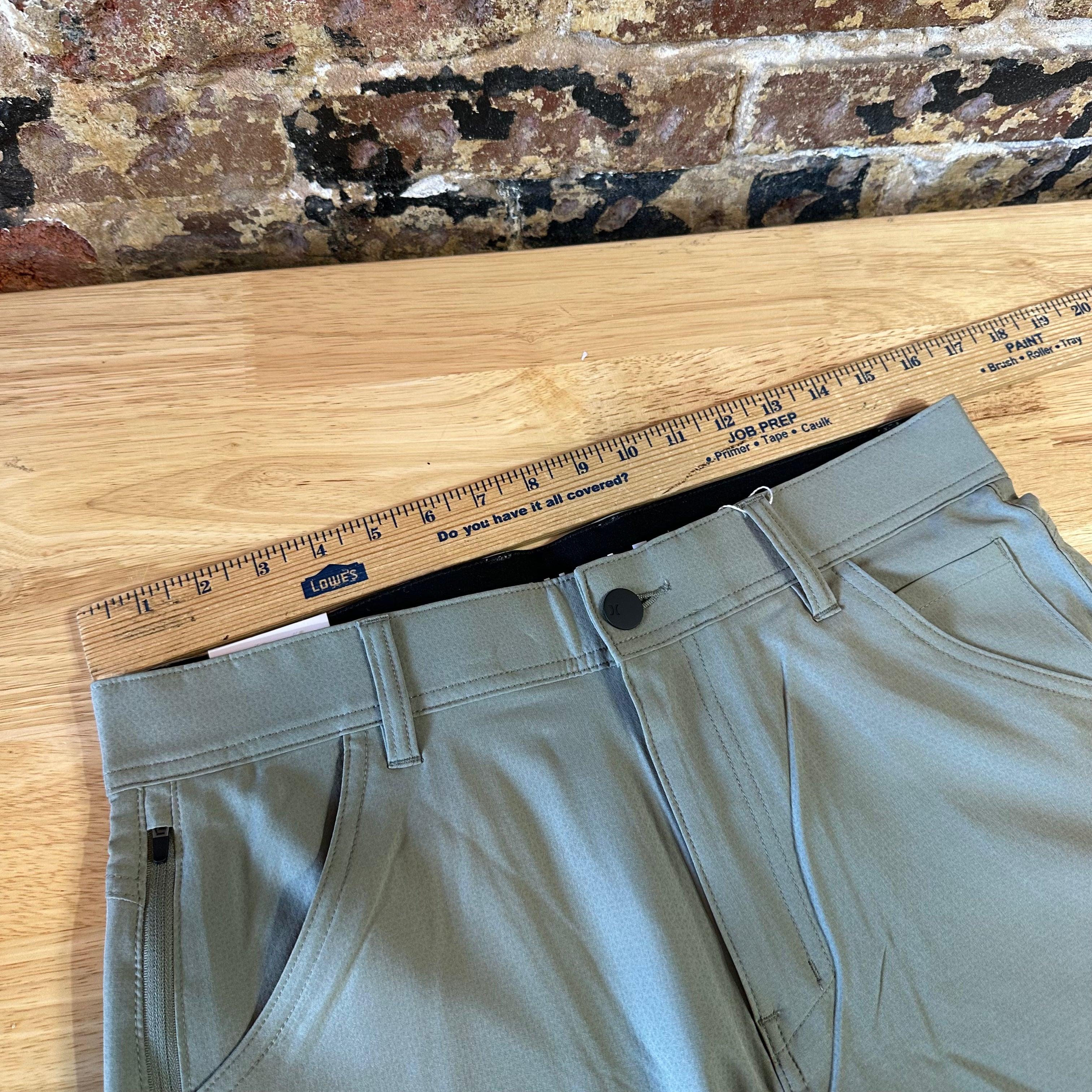 Hurley Shorts Mens 30 NEW