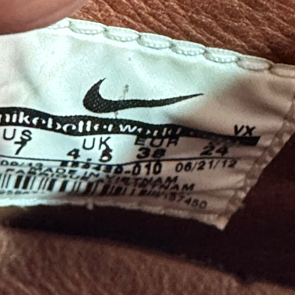 NIKE ASTORIA PRM NSW Black Anthracite WOMENS SIZE 7 Snow Winter