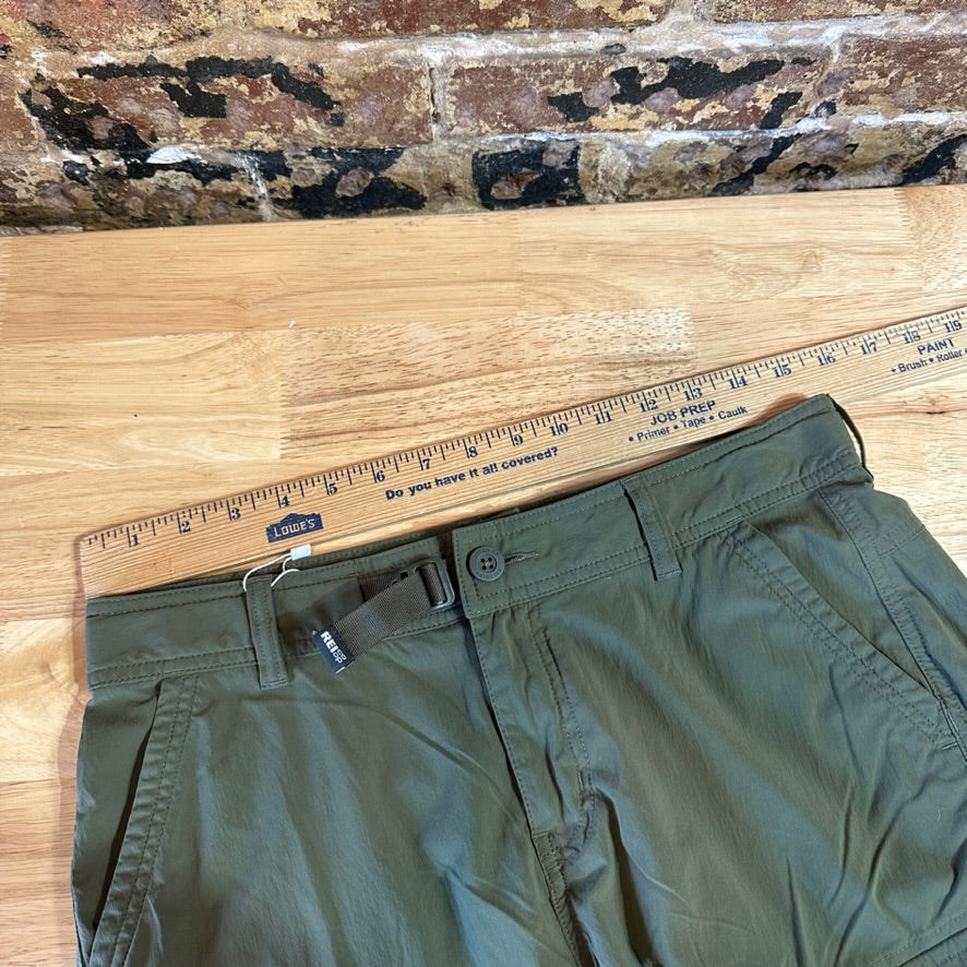 REI Womens 8 Green Shorts
