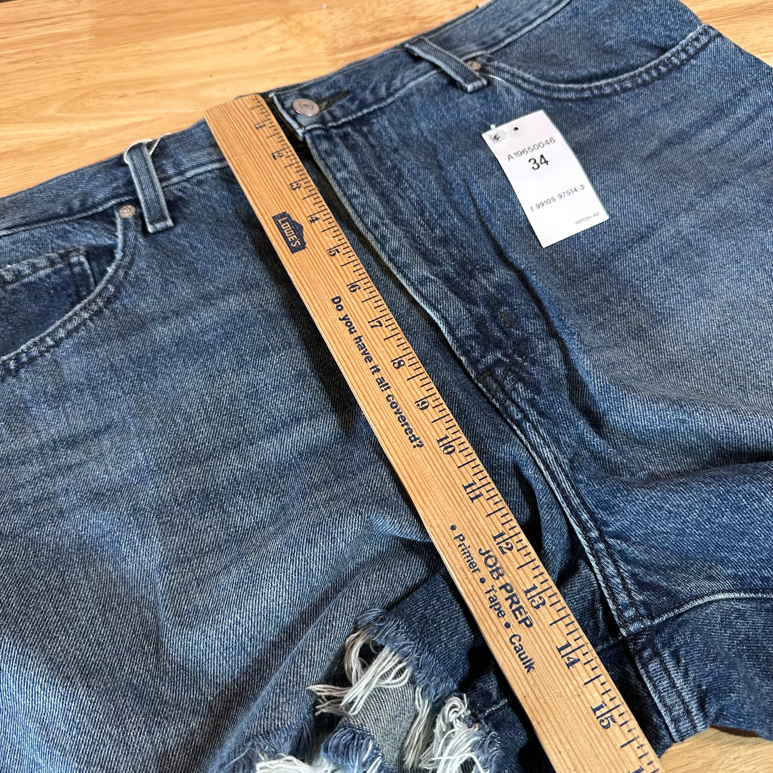 Levi's Jean Shorts Womens 34 NEW