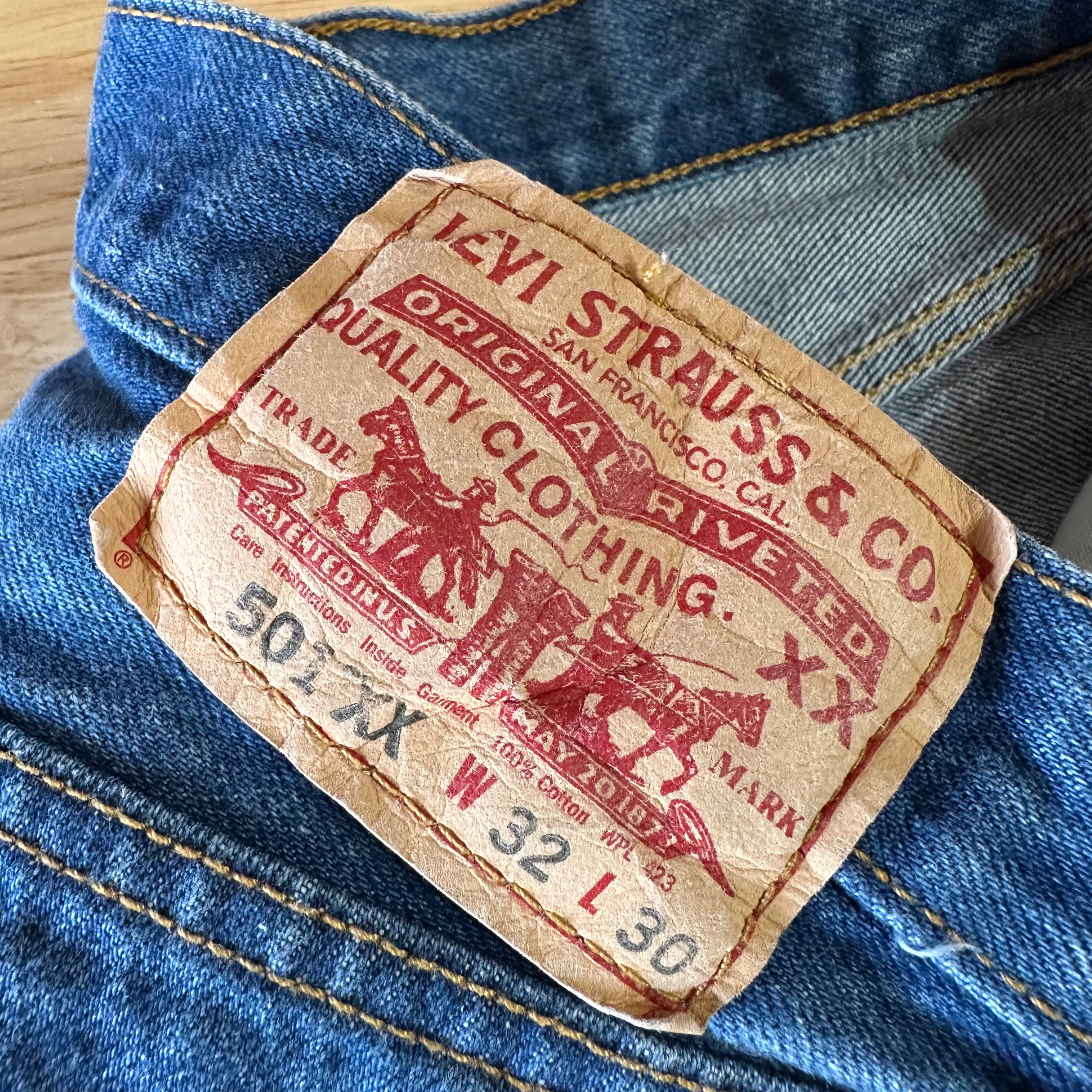 Levi's 501 Cut Off Denim Blue Jean Shorts Womens 32 - 30x7" inseam