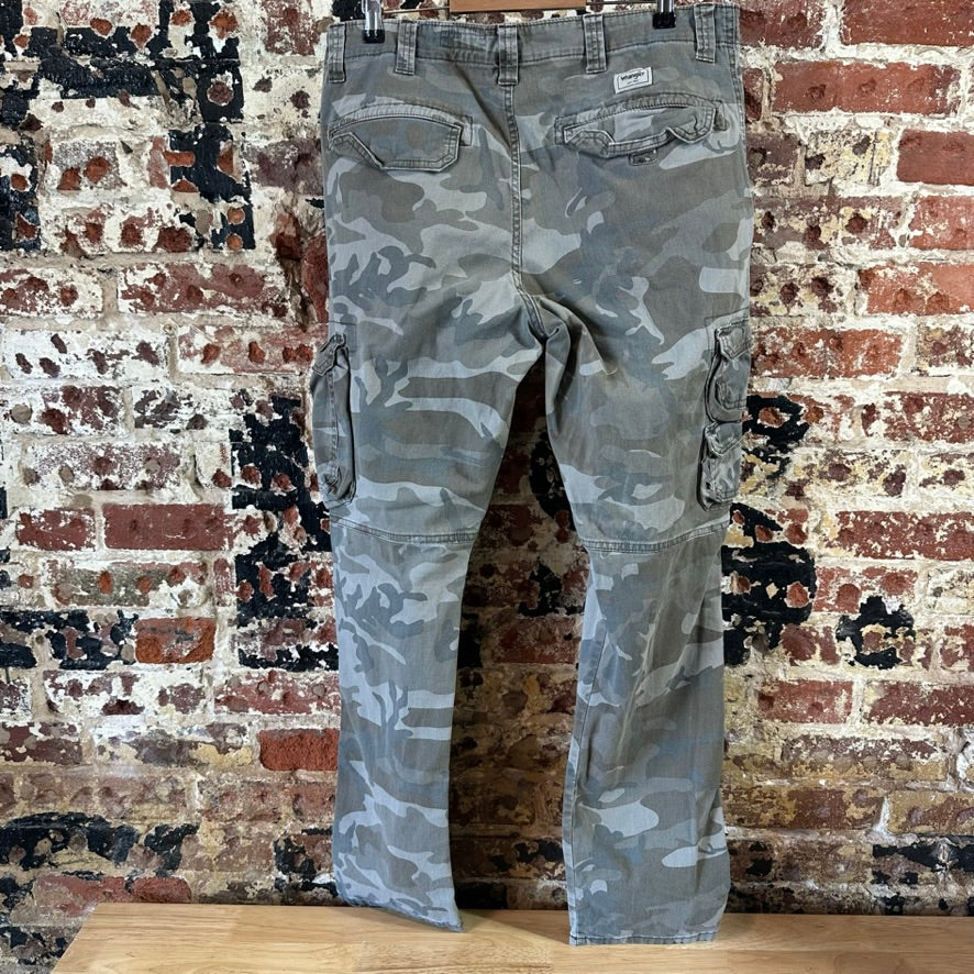 Wrangler Mens 34x32 Camo Cargo Pants