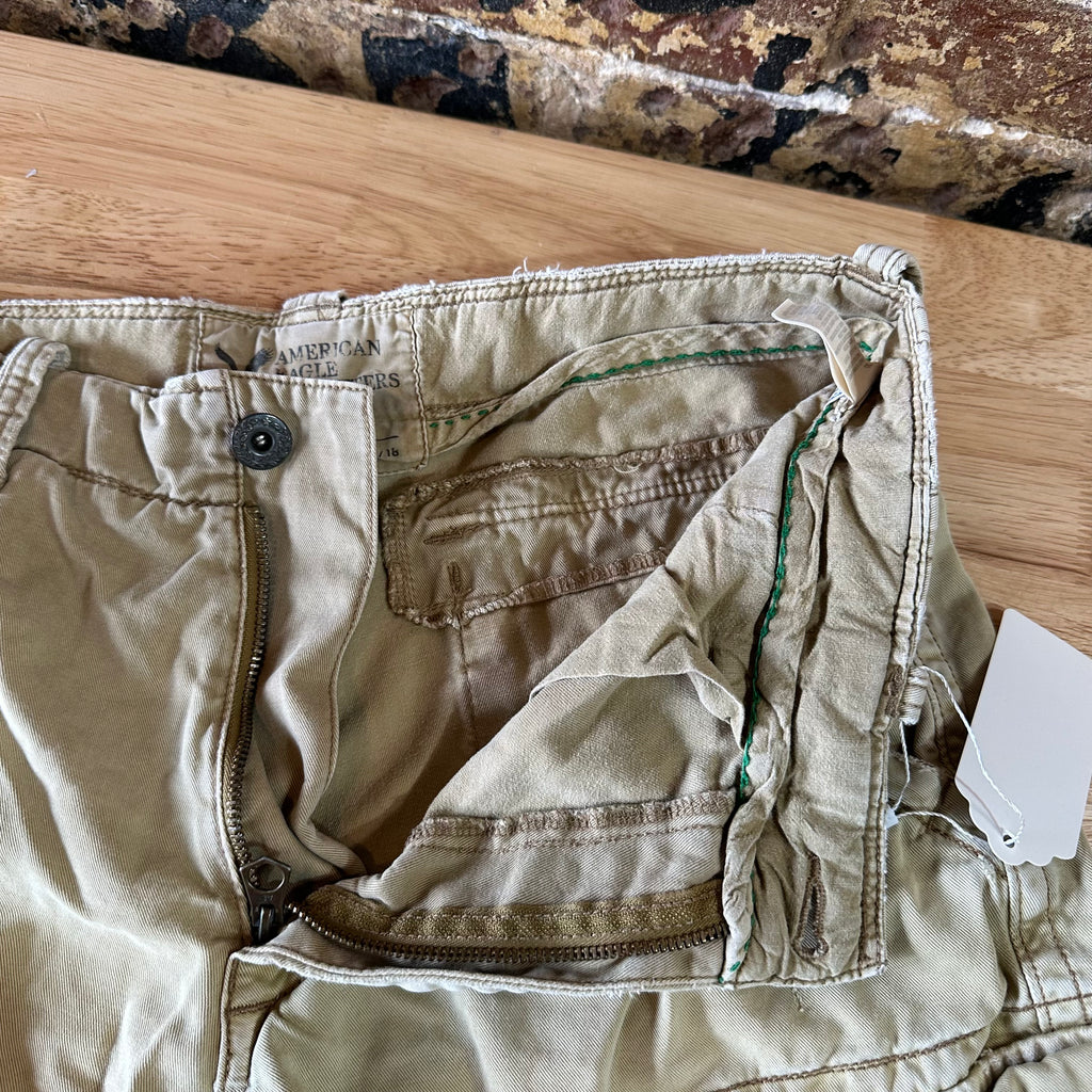 American Eagle Outfitters Classic Length Cargo Shorts Mens 33 Tan 11" inseam
