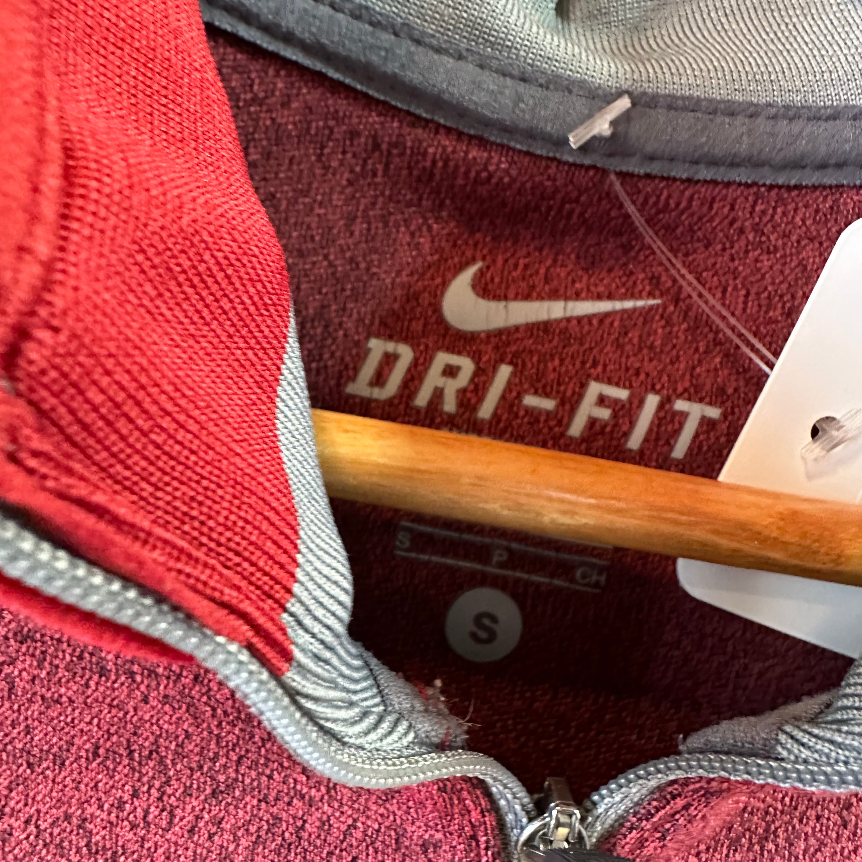 Nike Dri-Fit Arkansas Razorbacks 1/4 Zip Pullover Men’s Small Red Long Sleeve