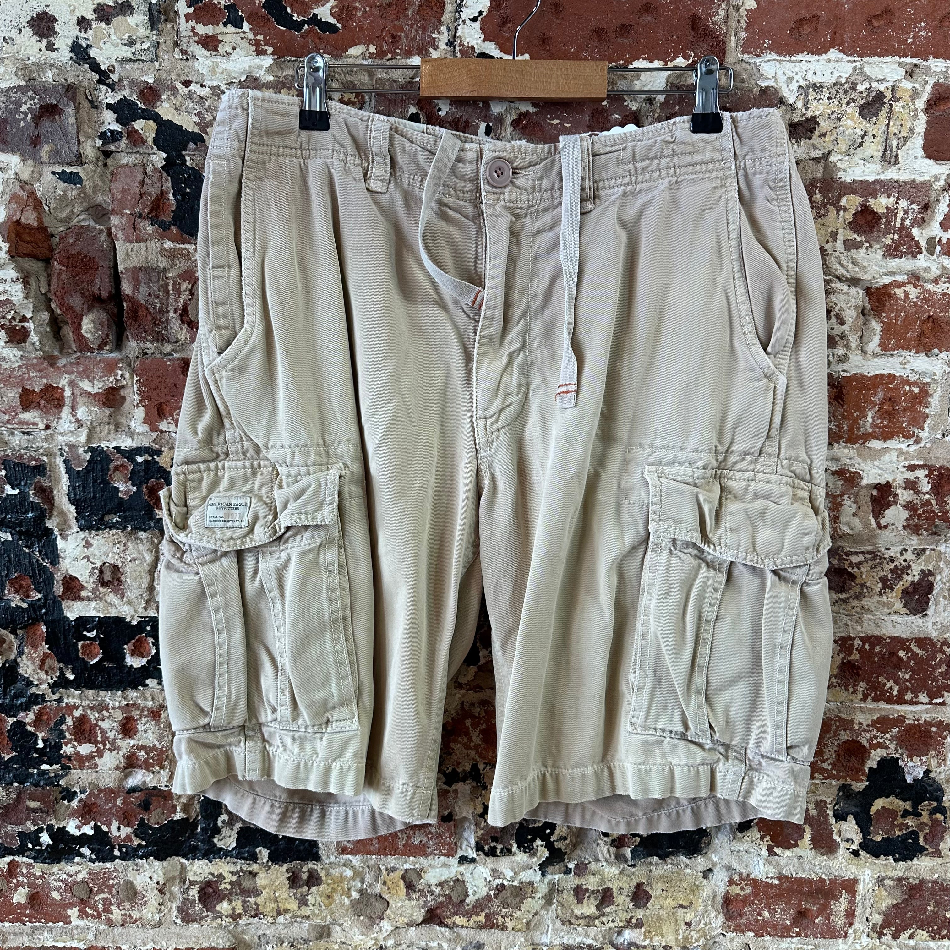 American Eagle Outfitters Classic Length Cargo Shorts Mens 32 Tan 10.5" inseam